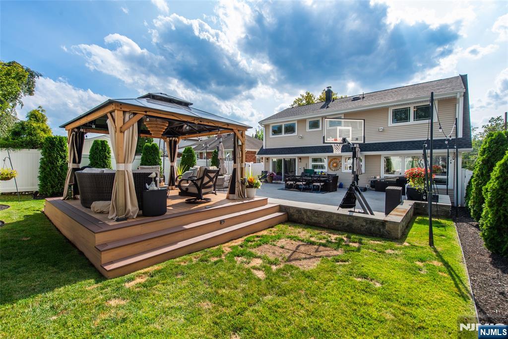 Elmwood Park, New Jersey, 07407, United States, 3 Bedrooms Bedrooms, ,3 BathroomsBathrooms,Residential,For Sale,1941820