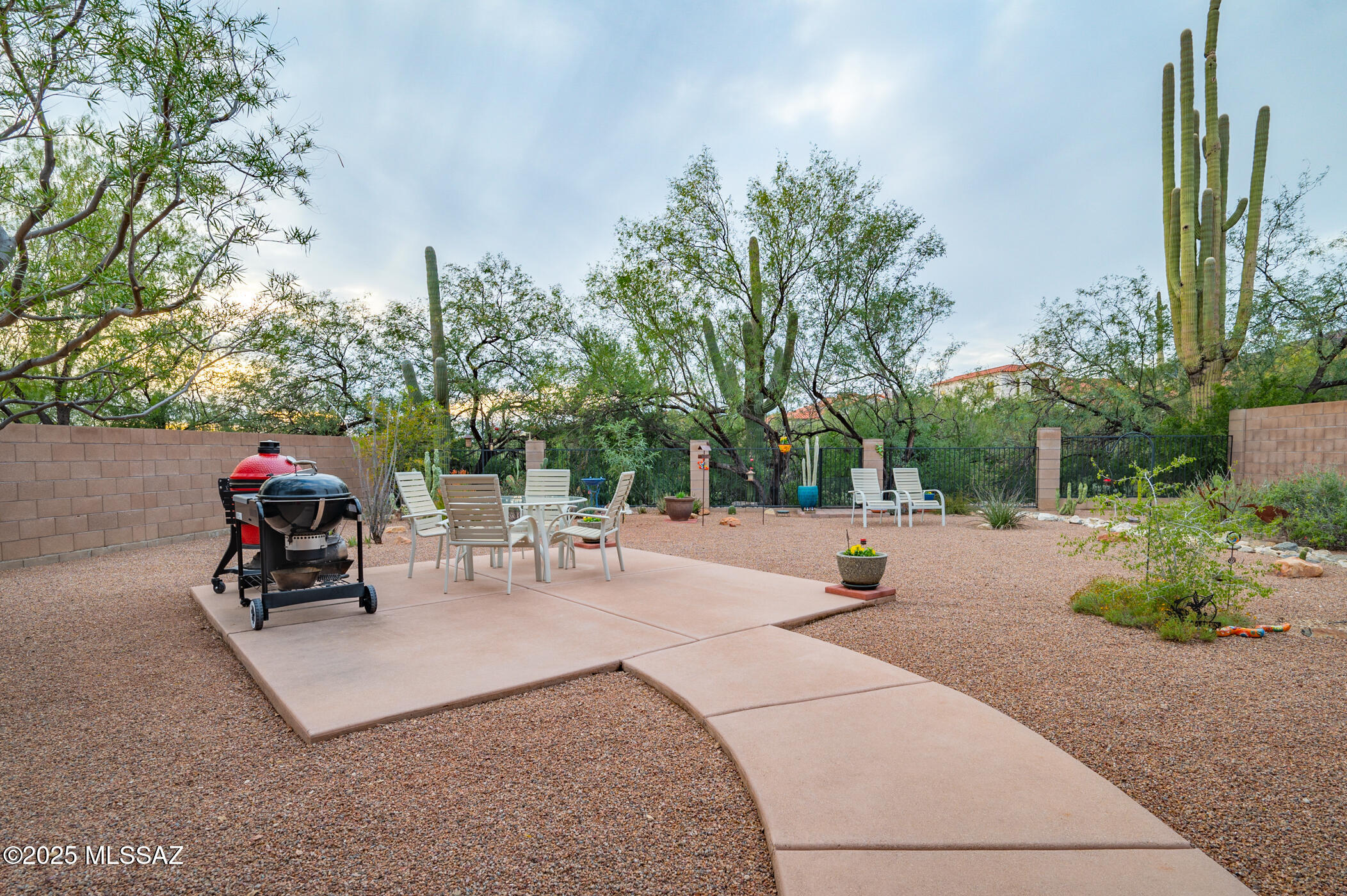 Tucson, Arizona, 85749, United States, 3 Bedrooms Bedrooms, ,3 BathroomsBathrooms,Residential,For Sale,1999814