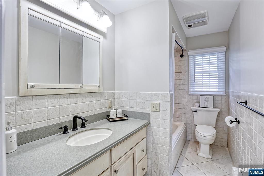 Ramsey, New Jersey, 07446, United States, 4 Bedrooms Bedrooms, ,3 BathroomsBathrooms,Residential,For Sale,1911105