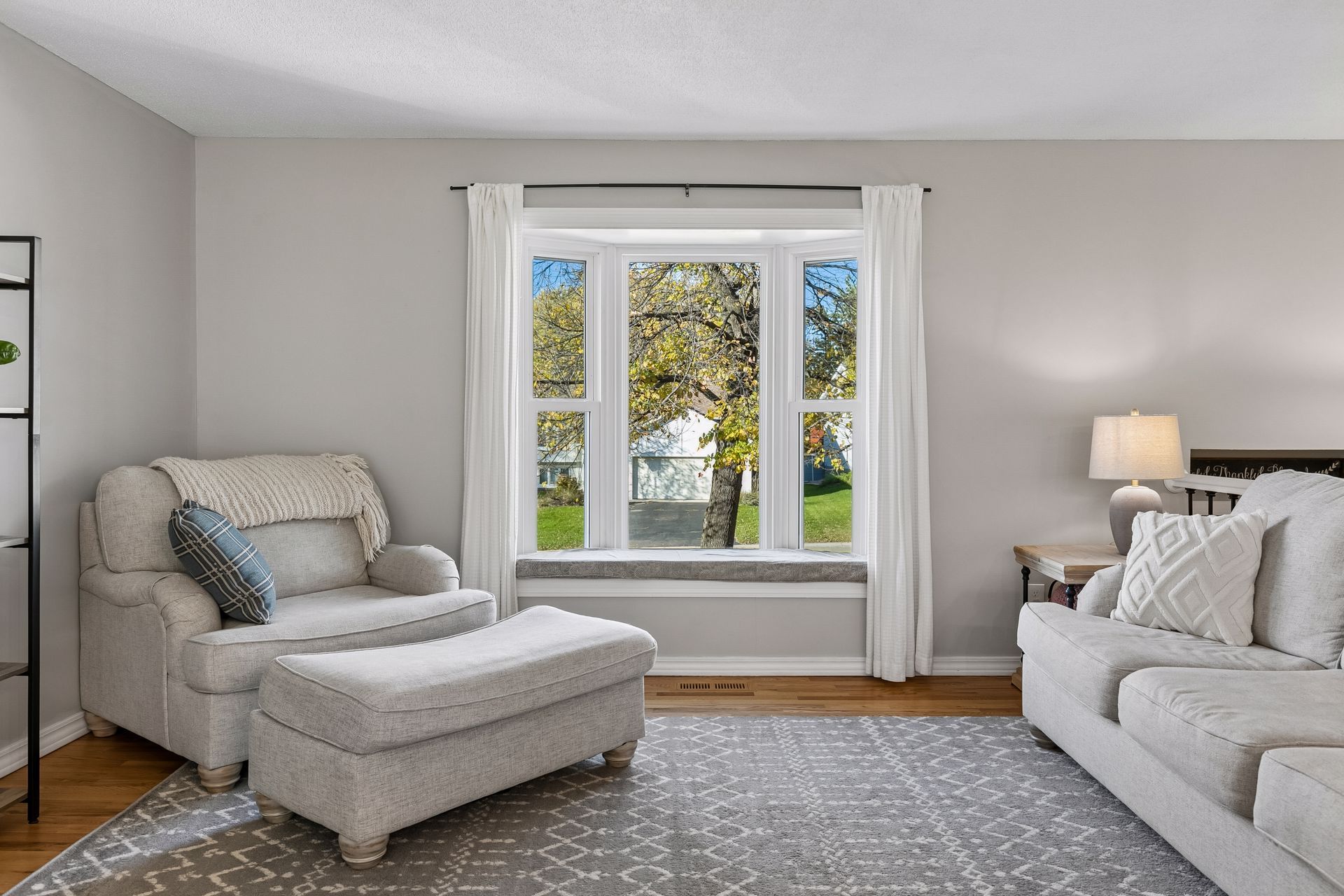  A Light-Filled Home Near Rolling Oaks Park - 物件實景