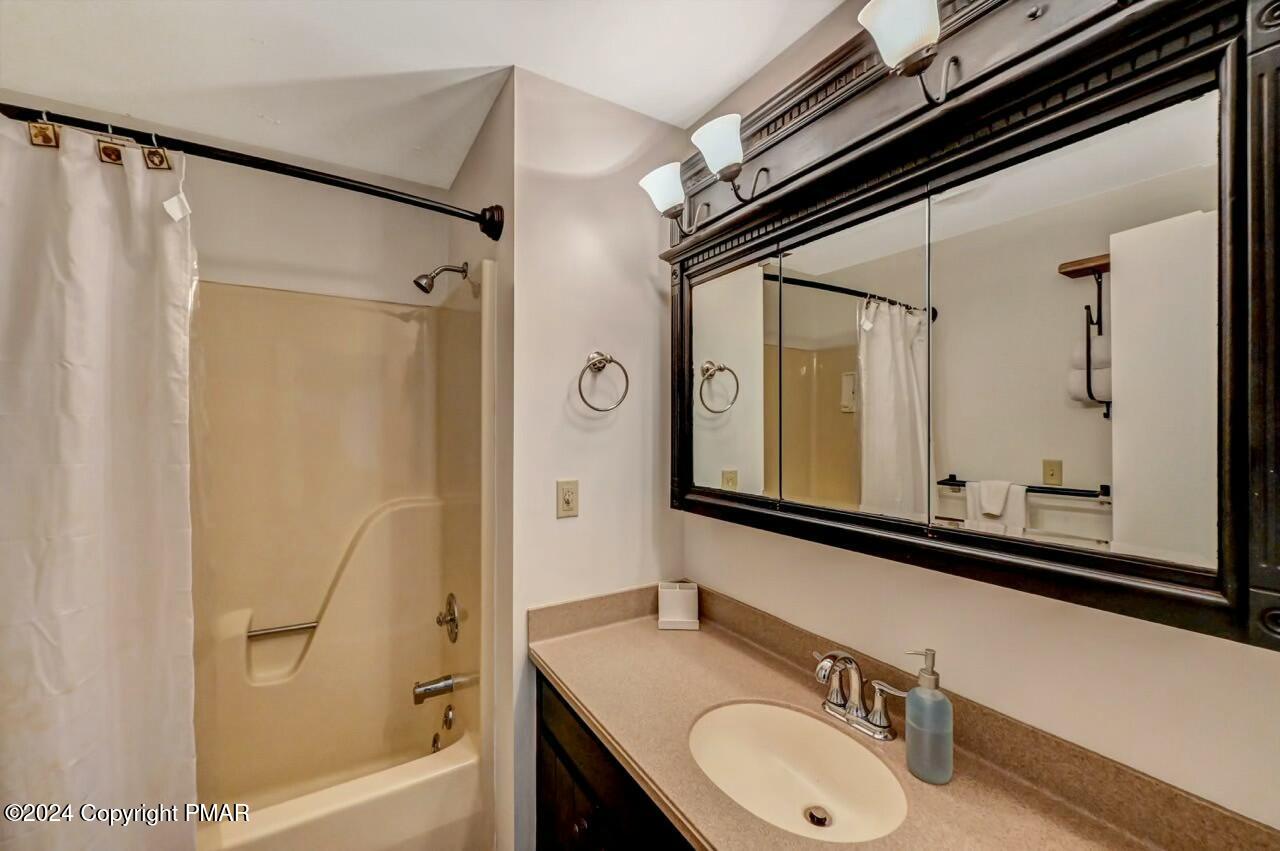 Lake Harmony, Pennsylvania, 18624, United States, 3 Bedrooms Bedrooms, ,2 BathroomsBathrooms,Residential,For Sale,1688496