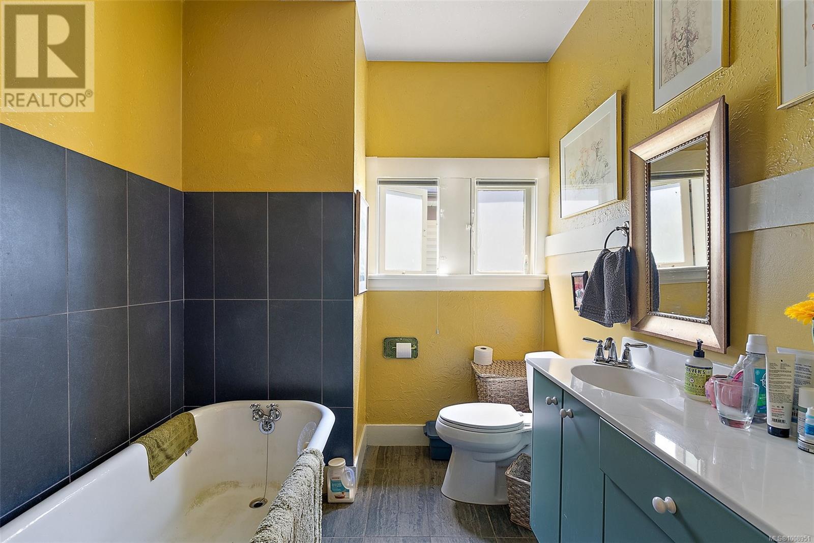 VICTORIA, British Columbia, V8V 2H6, CA, 3 Bedrooms Bedrooms, ,2 BathroomsBathrooms,Residential,For Sale,1906756