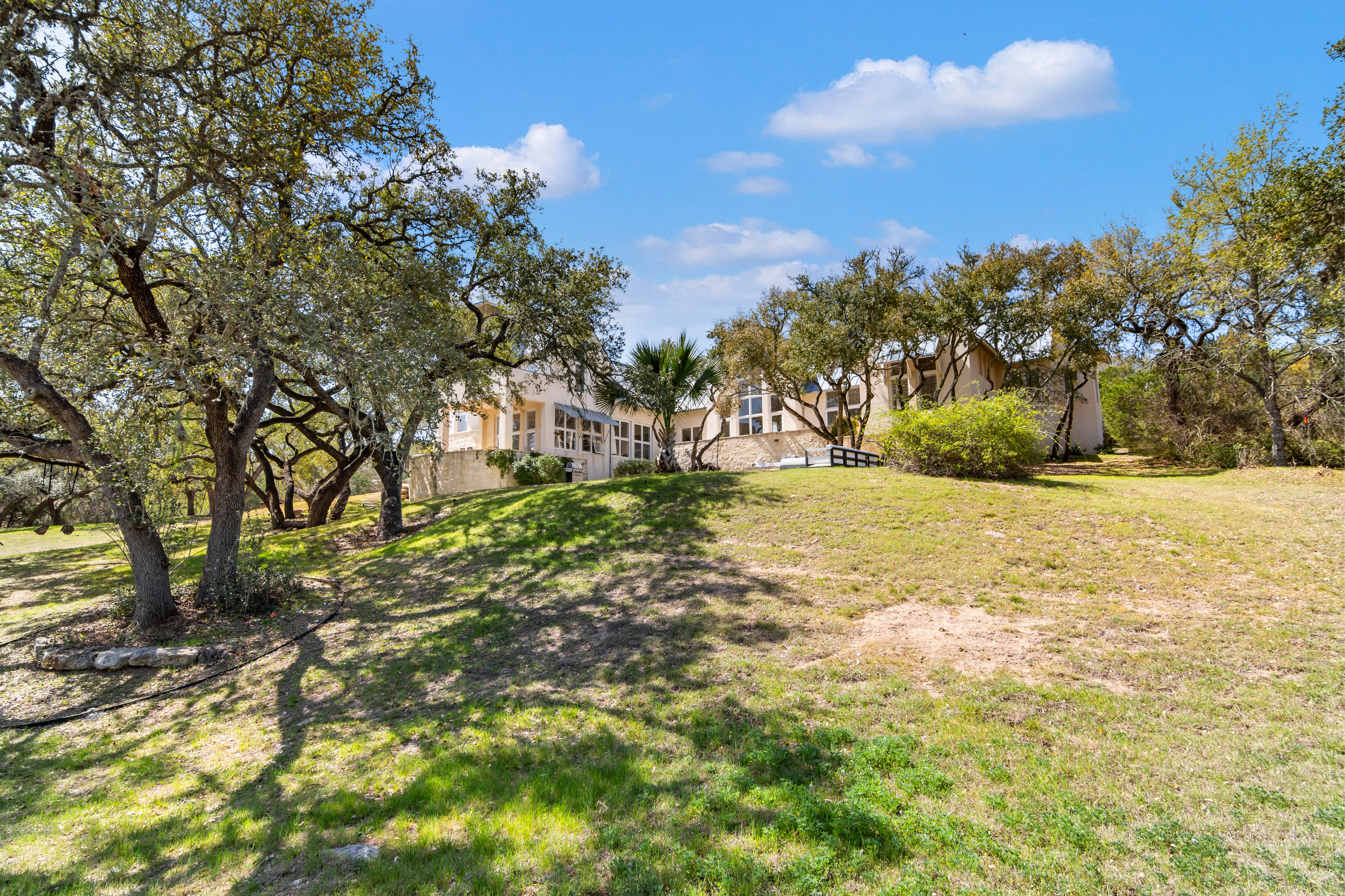  Hill Country Estate with Privacy and Presence - 物件實景