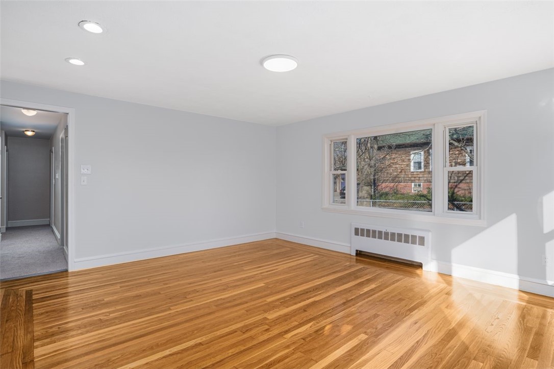 Providence, Rhode Island, 02809, United States, 3 Bedrooms Bedrooms, ,1 BathroomBathrooms,Residential,For Sale,2003236