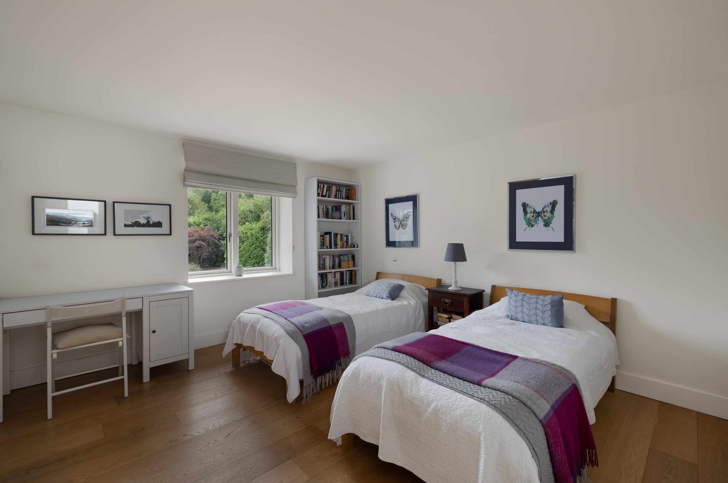  A detached modern six bedroom family house located on the private Coombe Estate - 物件實景