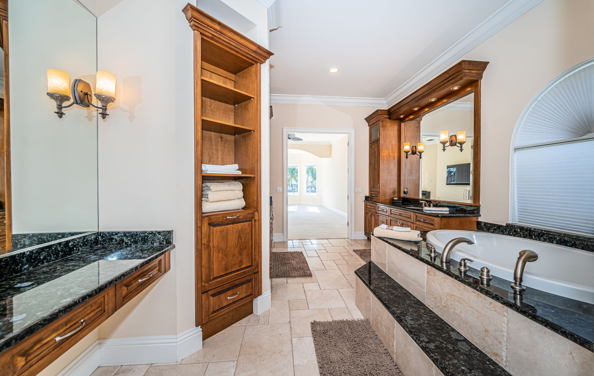 St Petersburg, Florida, 33707, United States, 5 Bedrooms Bedrooms, ,5 BathroomsBathrooms,Residential,For Sale,2006025