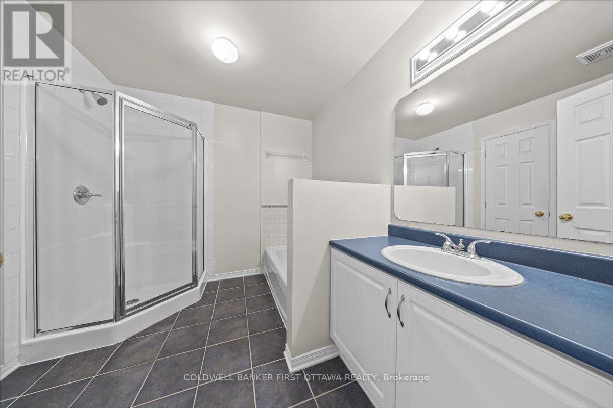 OTTAWA, Ontario, K1J 1J2, CA, 3 Bedrooms Bedrooms, ,1 BathroomBathrooms,Residential,For Sale,1903648