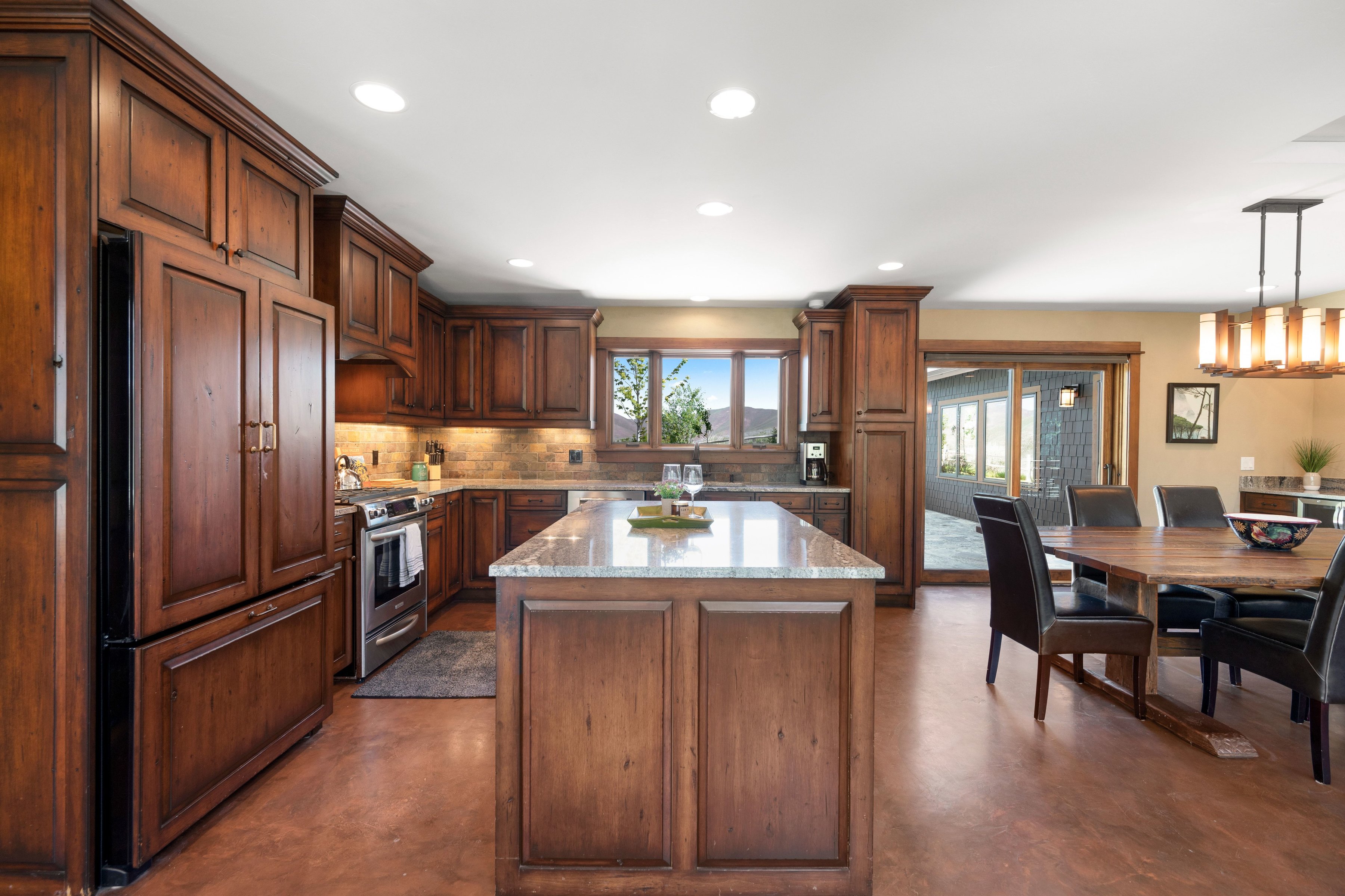  Canyon View Home on 5+ Acres with Pickleball Court - 物件實景
