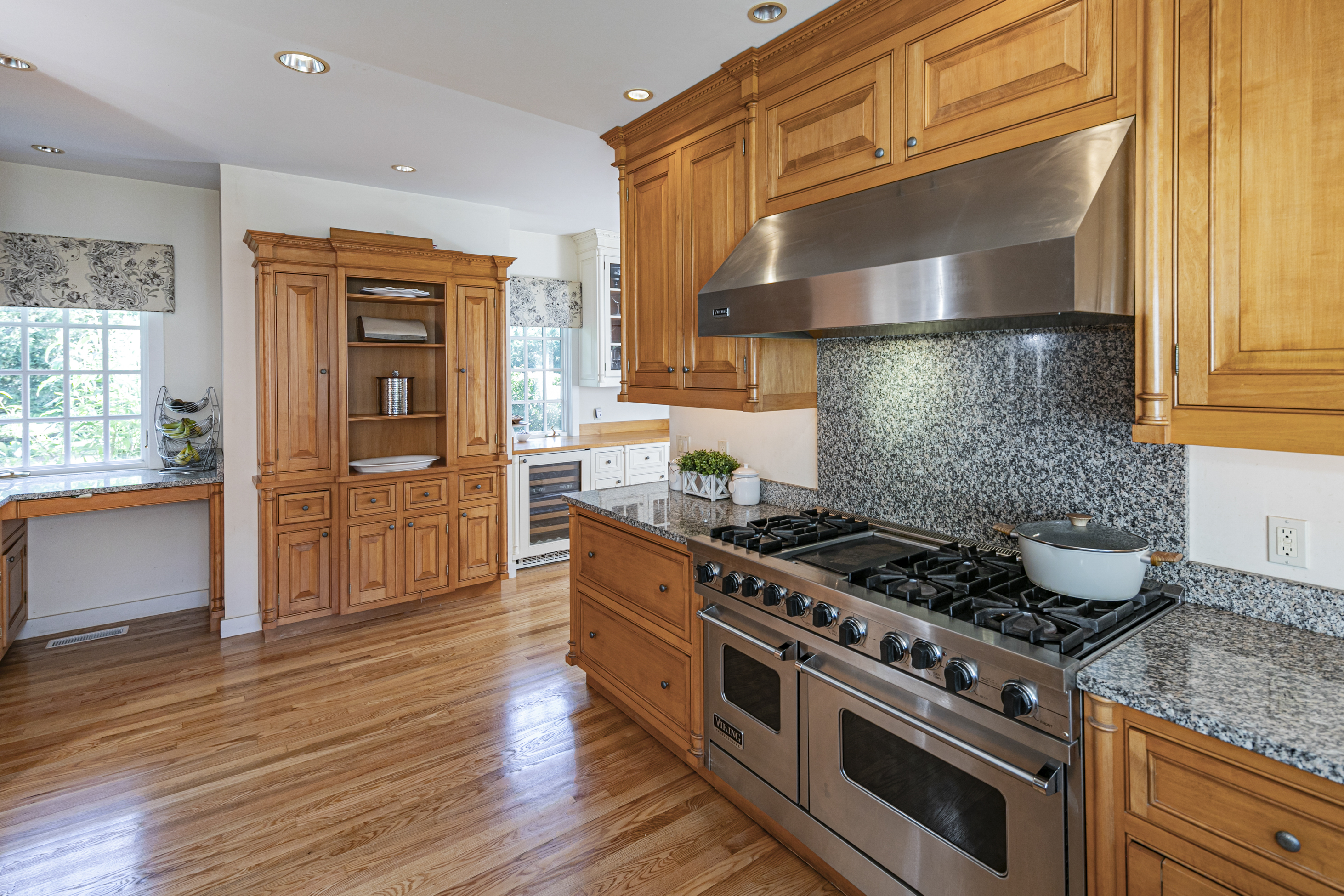  Sprawling Estate with a Rich History and Gorgeous Grounds - 物件實景