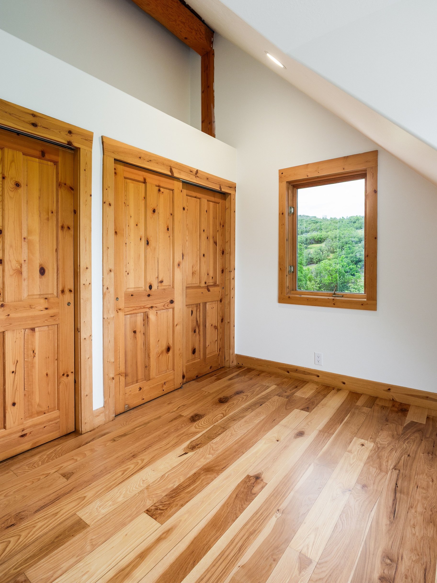  Refined Mountain Home on 1.27 Acres Near Snowbasin - 物件實景