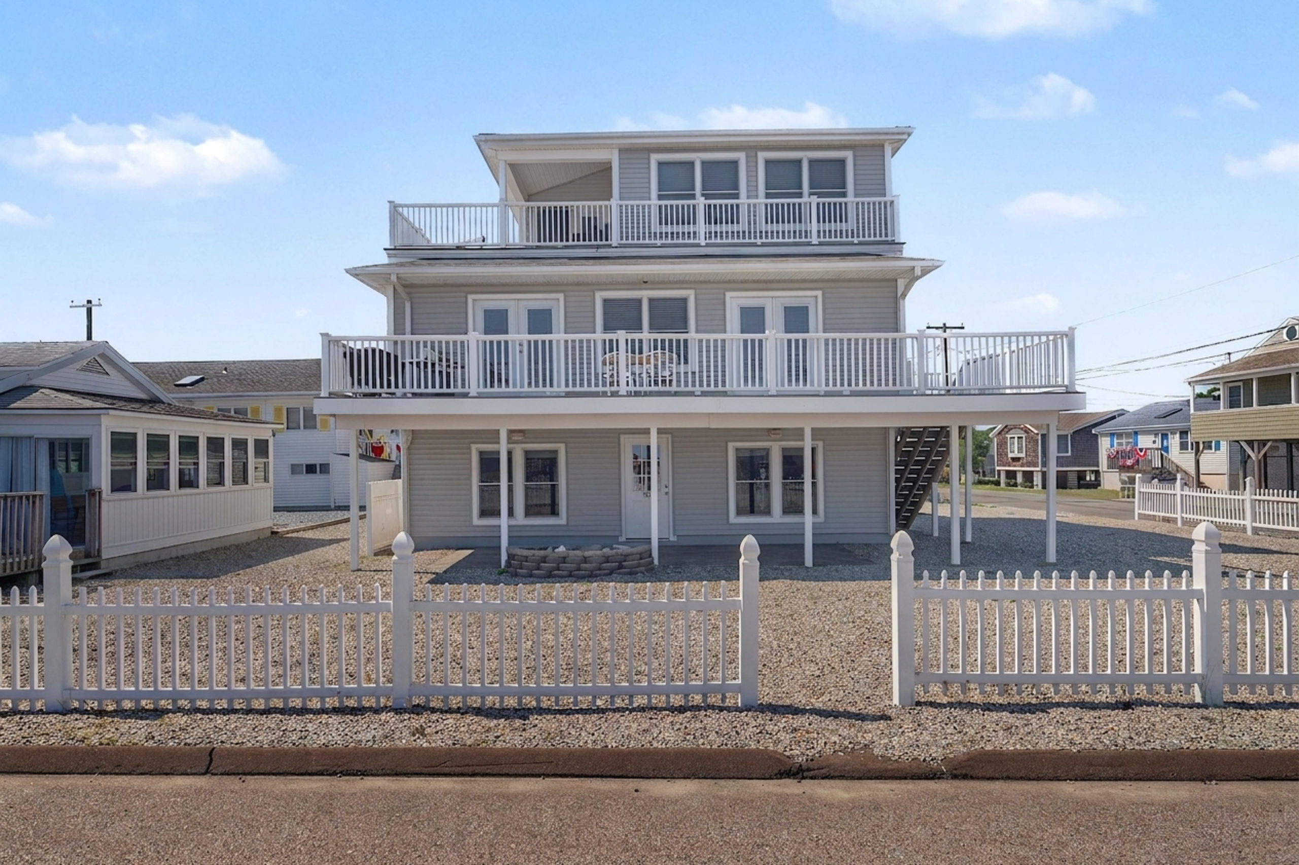  Year-Round Shoreline Estate in a Coastal Enclave - 物件實景