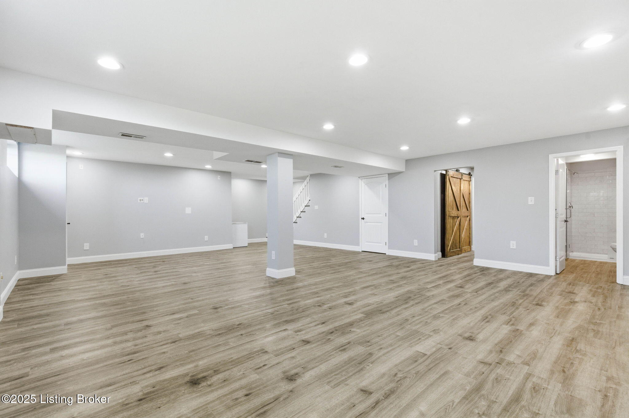 La Grange, Kentucky, 40031, United States, 5 Bedrooms Bedrooms, ,4 BathroomsBathrooms,Residential,For Sale,1971685