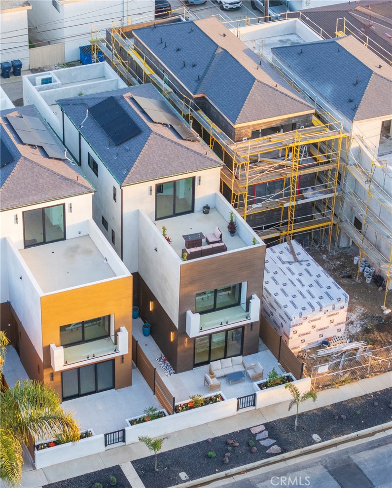 Huntington Beach, California, 92648, United States, 3 Bedrooms Bedrooms, ,5 BathroomsBathrooms,Residential,For Sale,2003455