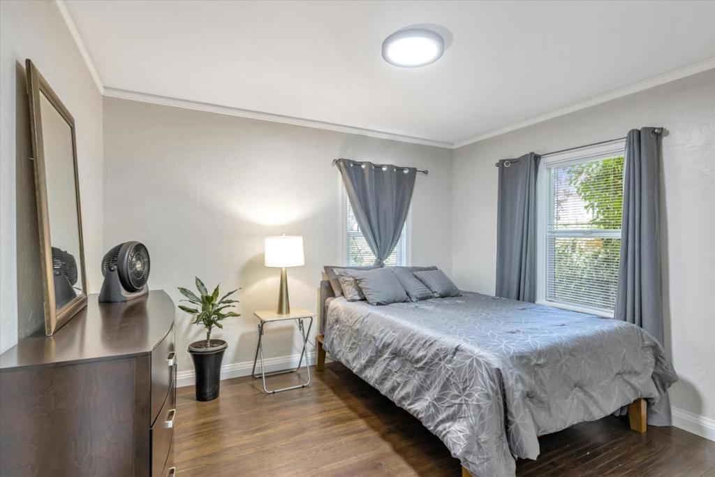 Hayward, California, 94541, United States, 2 Bedrooms Bedrooms, ,1 BathroomBathrooms,Residential,For Sale,1976609