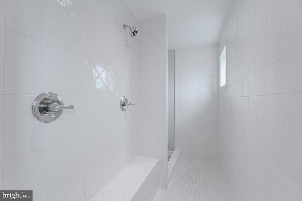 Charles Town, West Virginia, 25414, United States, 4 Bedrooms Bedrooms, ,5 BathroomsBathrooms,Residential,For Sale,1965453