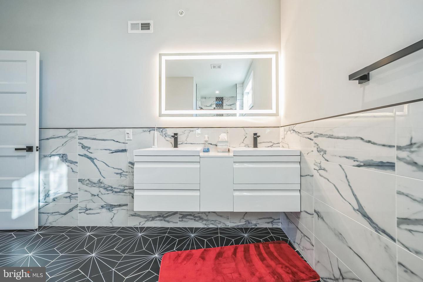 Philadelphia, Pennsylvania, 19146, United States, 4 Bedrooms Bedrooms, ,5 BathroomsBathrooms,Residential,For Sale,1751274