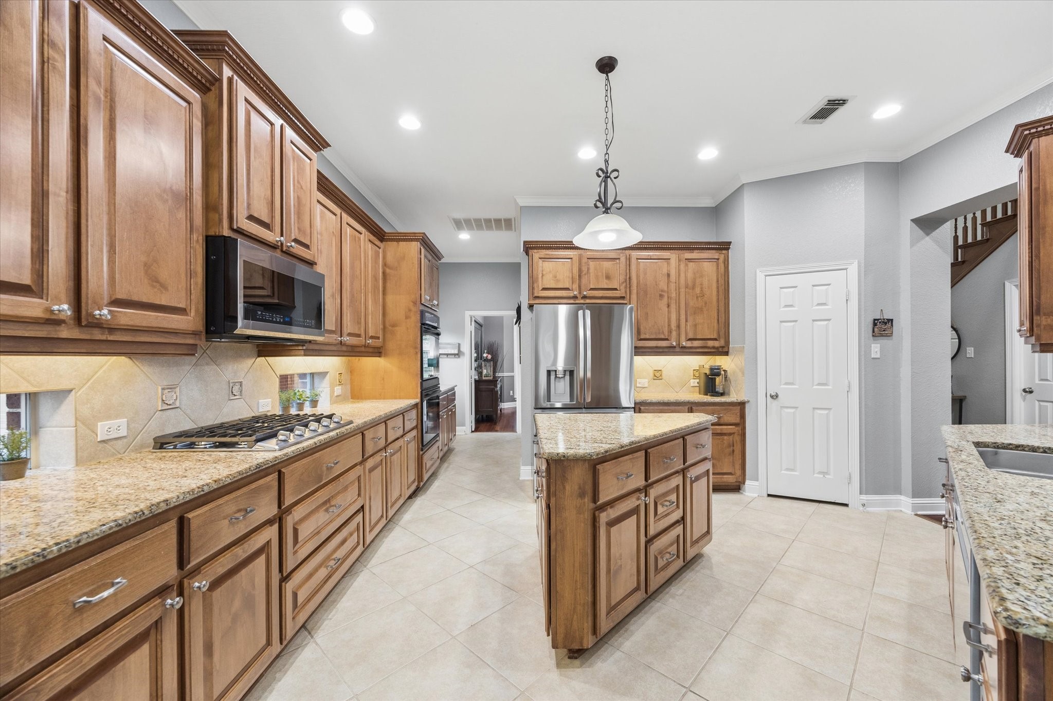  3523 Silvercreek Drive - 物件實景