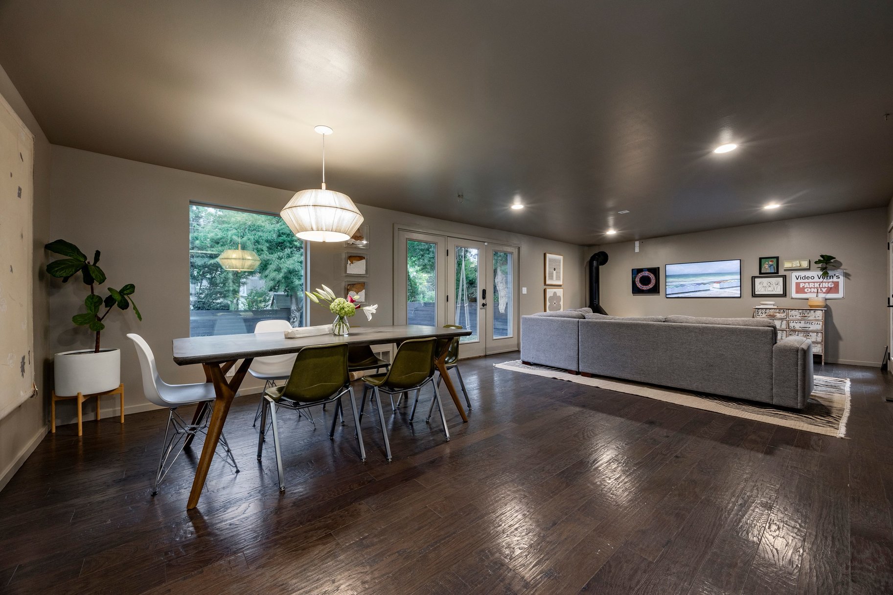  Spacious Millcreek Bungalow with Expansive Backyard & 2-Car Garage - 物件實景