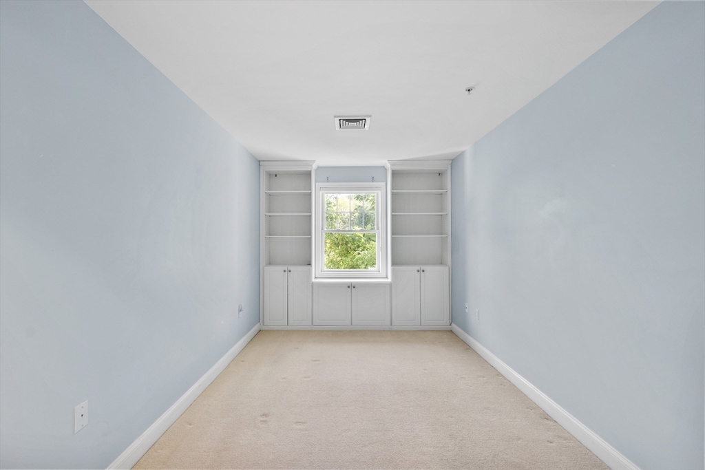Chelmsford, Massachusetts, 01863, United States, 2 Bedrooms Bedrooms, ,2 BathroomsBathrooms,Residential,For Sale,1939125