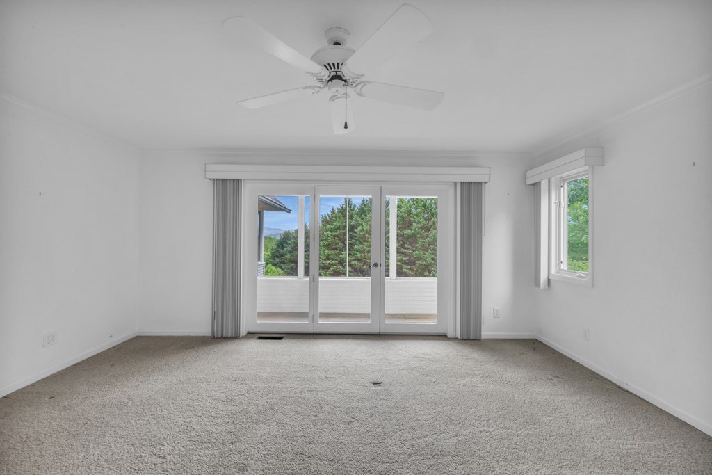 Hayesville, North Carolina, 28904, United States, 3 Bedrooms Bedrooms, ,4 BathroomsBathrooms,Residential,For Sale,1934980
