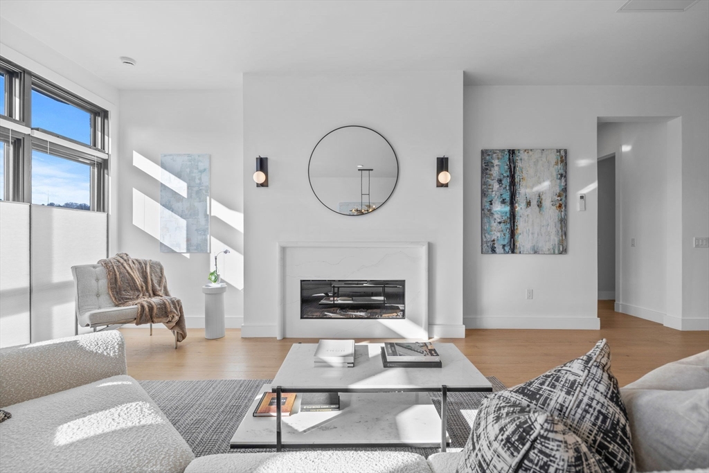 Brookline, Massachusetts, 02446, United States, 3 Bedrooms Bedrooms, ,4 BathroomsBathrooms,Residential,For Sale,1975462