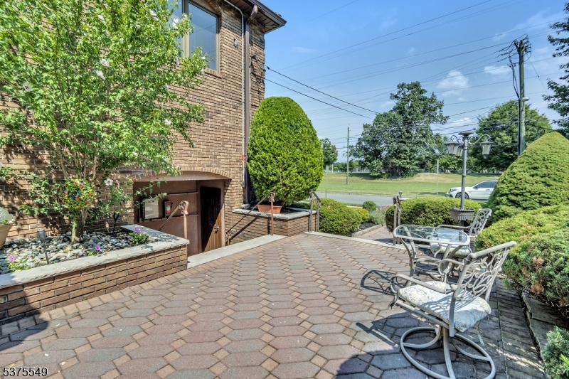 Nutley Twp., New Jersey, 07110, United States, 5 Bedrooms Bedrooms, ,4 BathroomsBathrooms,Residential,For Sale,1906796