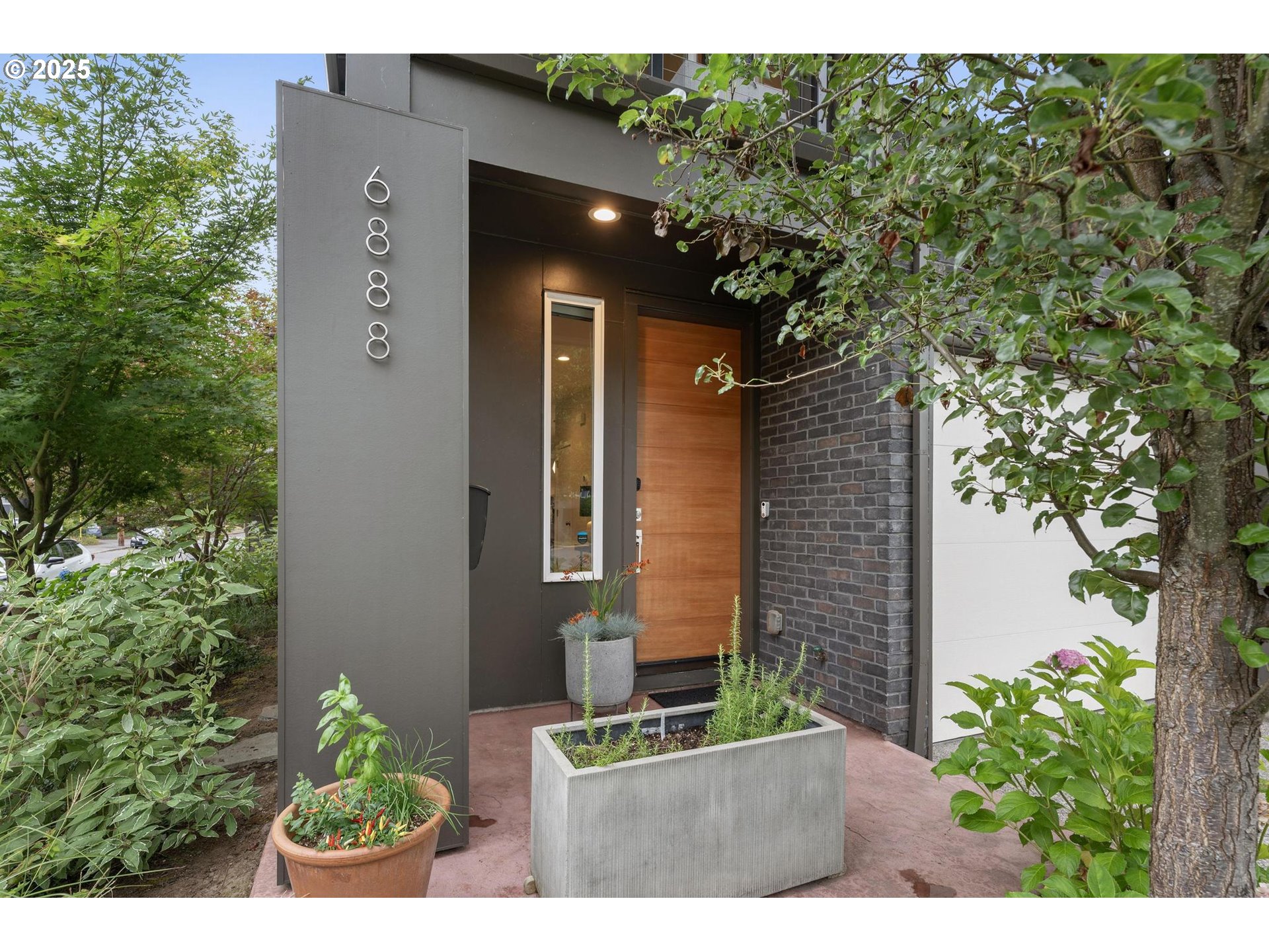 Portland, Oregon, 97211, United States, 3 Bedrooms Bedrooms, ,2 BathroomsBathrooms,Residential,For Sale,1926283