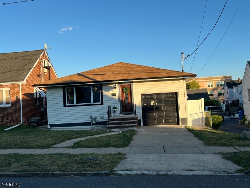 Linden City, New Jersey, 07036, United States, 3 Bedrooms Bedrooms, ,2 BathroomsBathrooms,Residential,For Sale,1966436