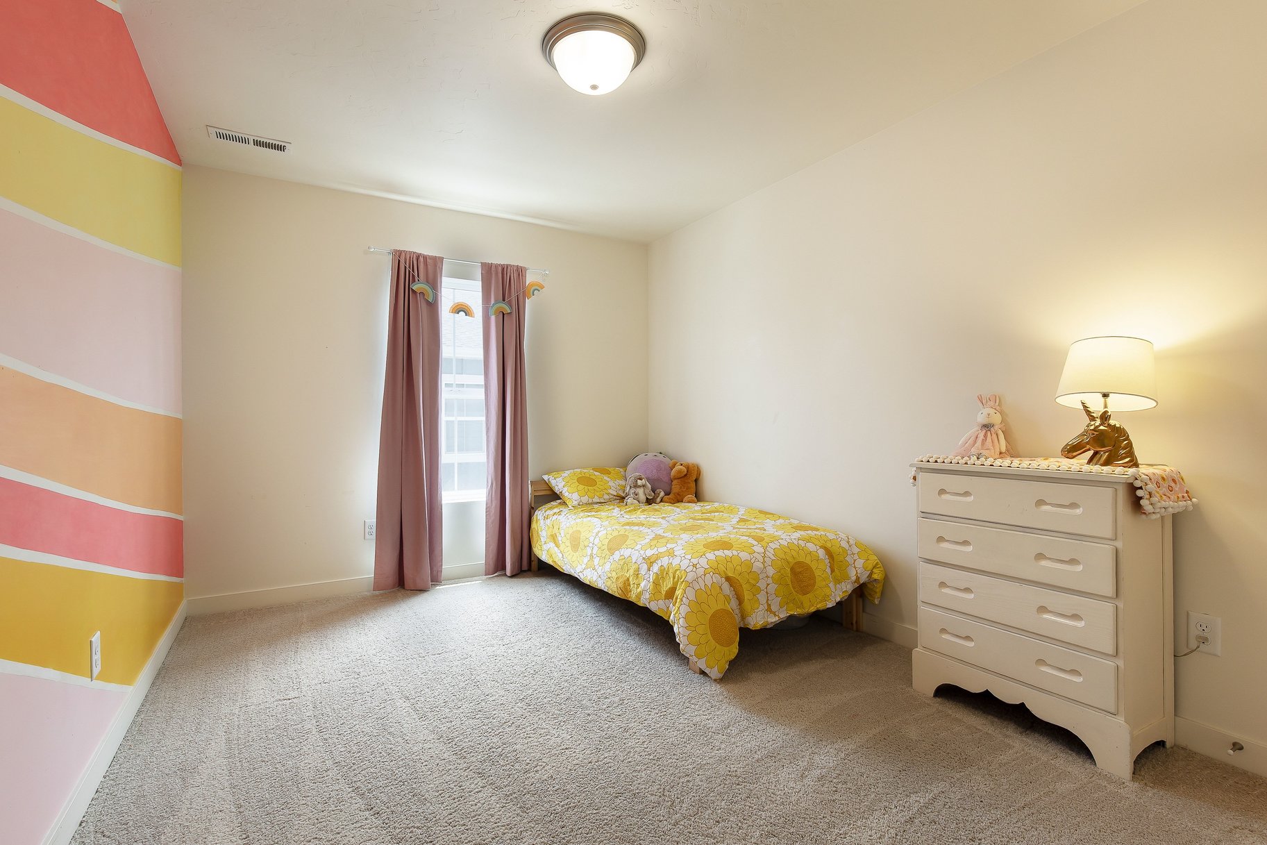  Bright & Quiet Townhome Ready to Be Your Next Home - 物件實景