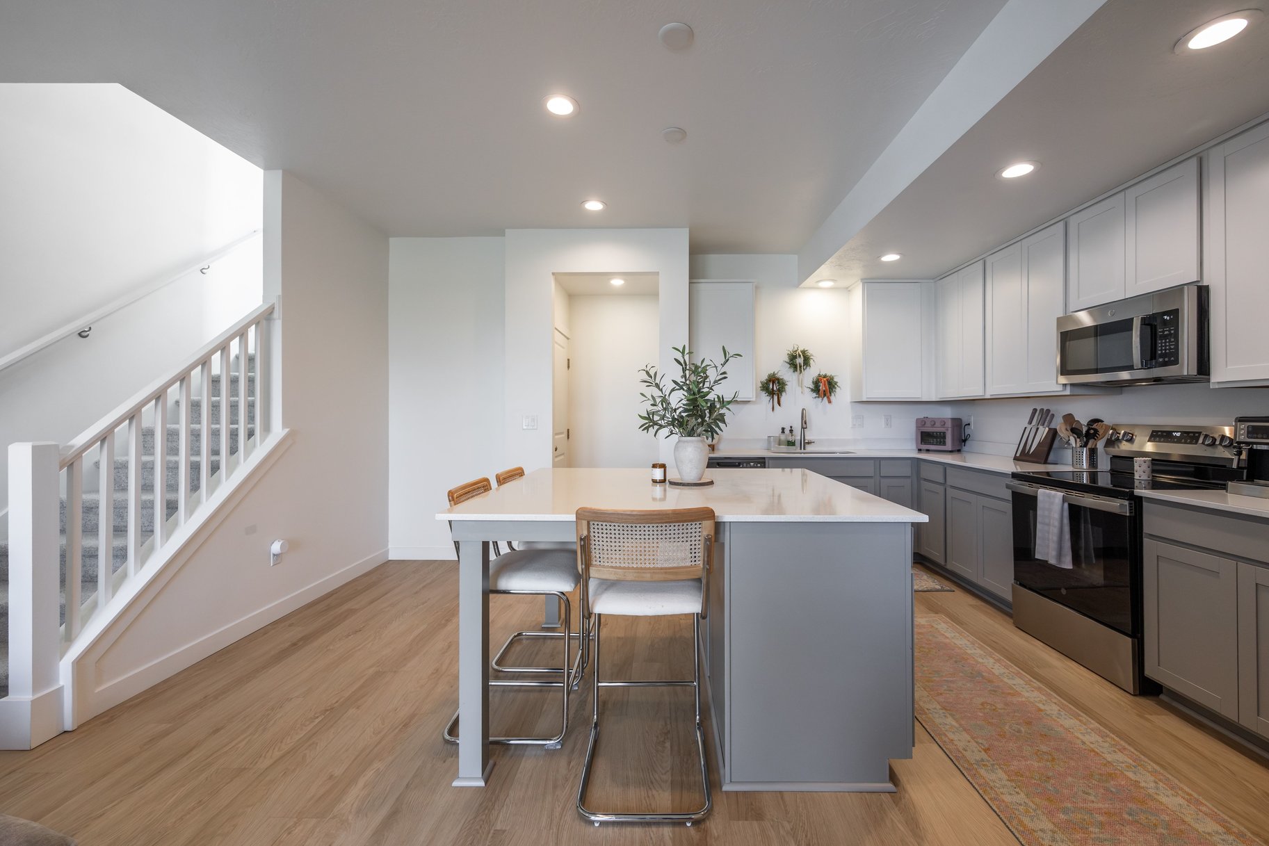  Tudor 3-Story Townhome in Upper Daybreak - 物件實景