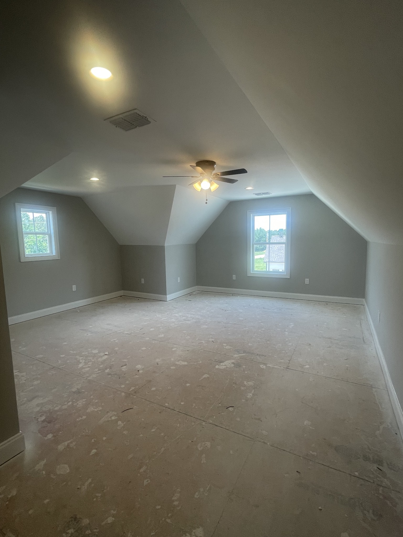 Winchester, Tennessee, 37398, United States, 3 Bedrooms Bedrooms, ,4 BathroomsBathrooms,Residential,For Sale,1928177