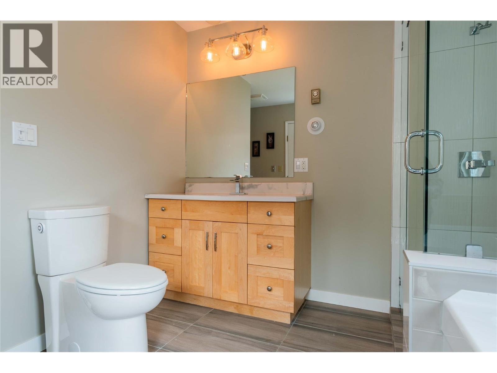 APPLEDALE, British Columbia, V0G 2J0, CA, 5 Bedrooms Bedrooms, ,2 BathroomsBathrooms,Residential,For Sale,1946998