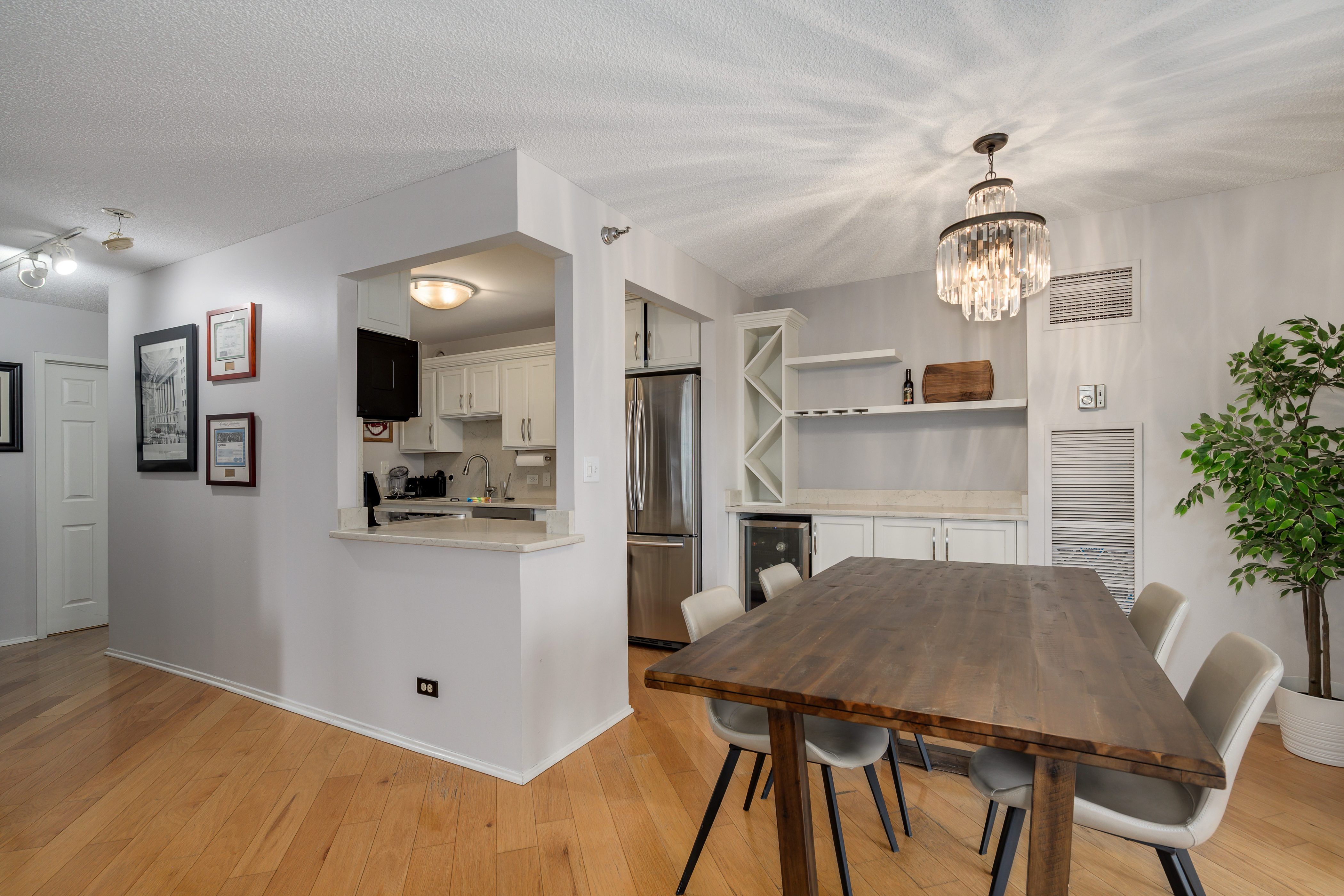  Corner Condo in River North