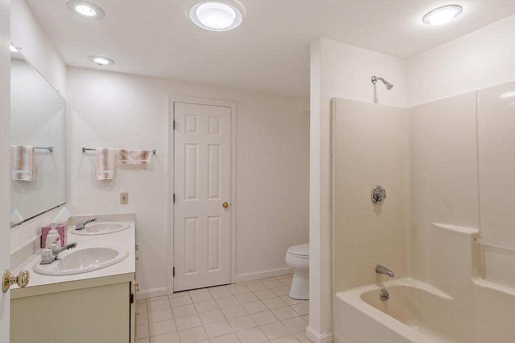 Worcester, Massachusetts, 01609, United States, 3 Bedrooms Bedrooms, ,4 BathroomsBathrooms,Residential,For Sale,1987815