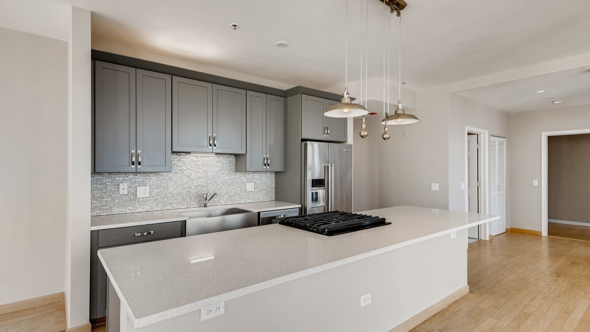 Chicago, Illinois, 60654, United States, 3 Bedrooms Bedrooms, ,4 BathroomsBathrooms,Residential,For Sale,1991279