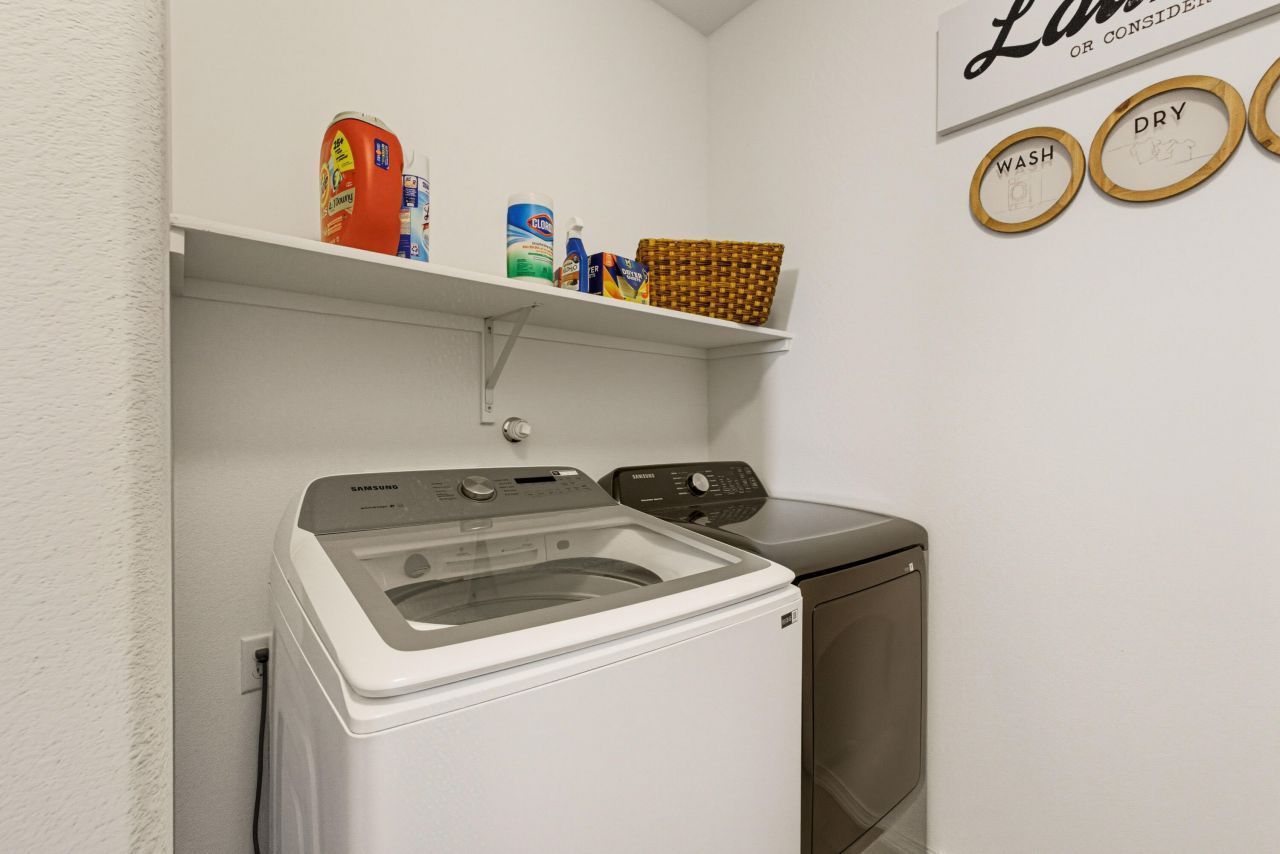 Albuquerque, New Mexico, 87120, United States, 5 Bedrooms Bedrooms, ,4 BathroomsBathrooms,Residential,For Sale,1957910