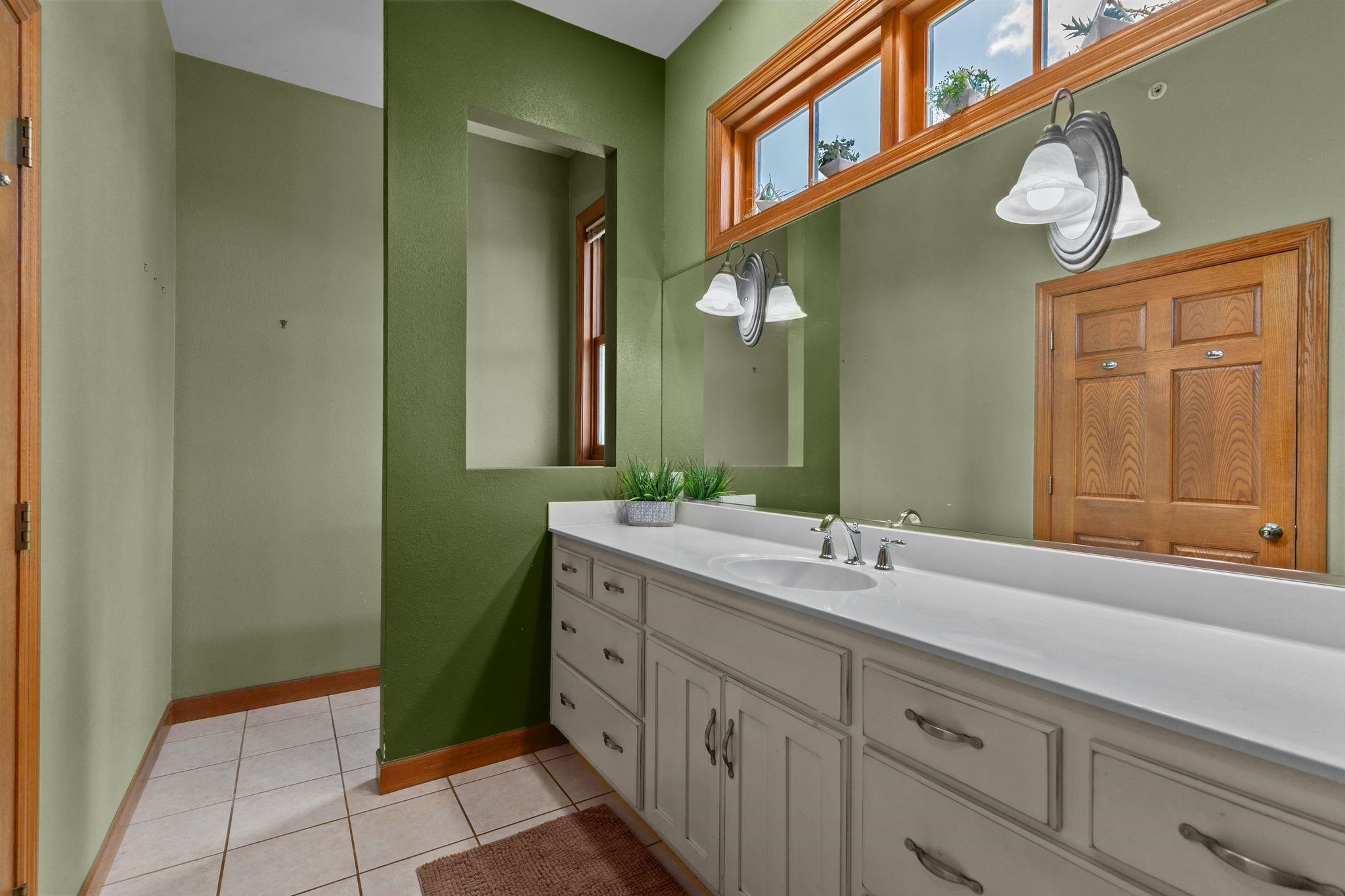 Berlin, Wisconsin, 54923, United States, 5 Bedrooms Bedrooms, ,4 BathroomsBathrooms,Residential,For Sale,1974961