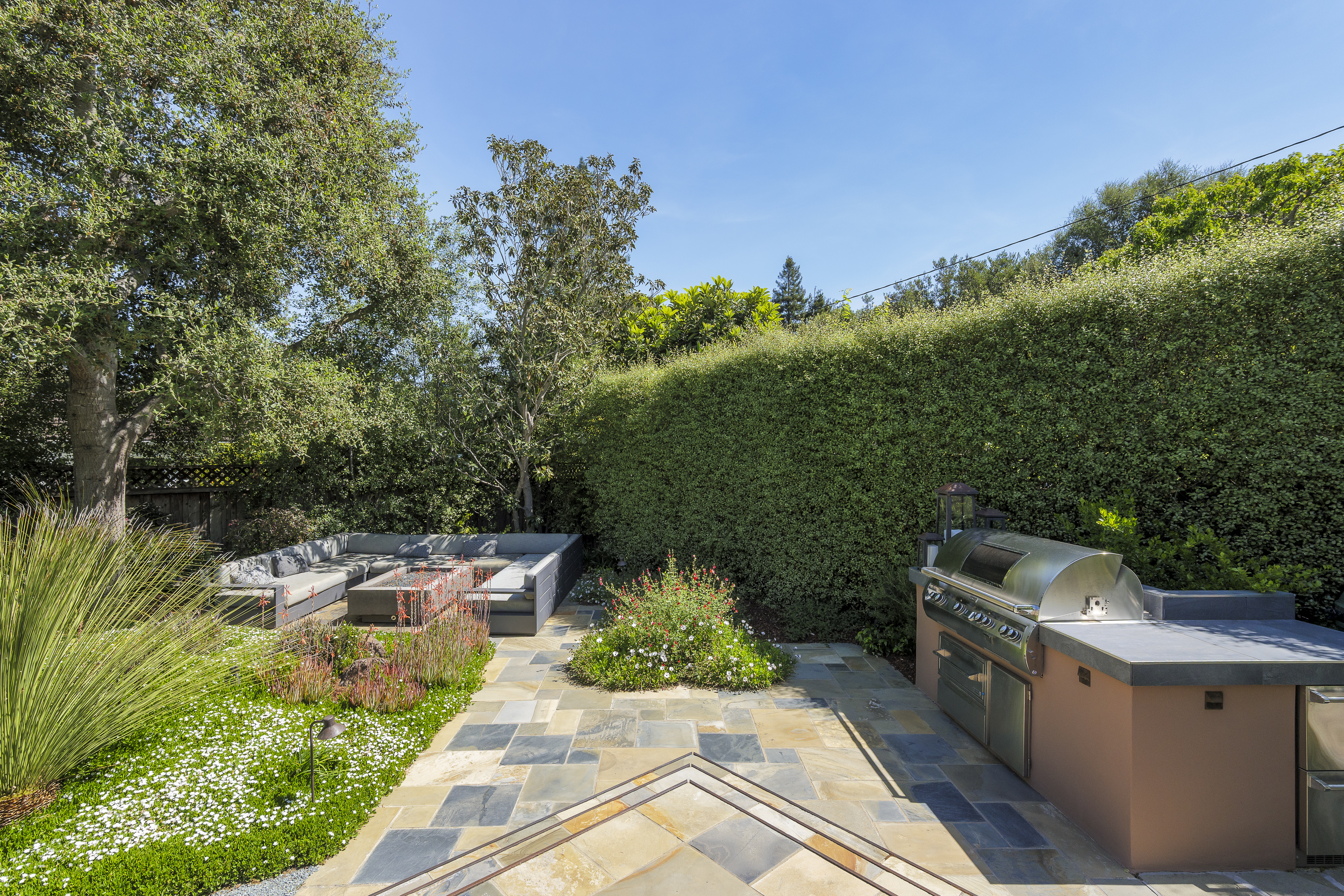  Beautifully Remodeled Craftsman-Inspired Home Located in the Willows - 物件實景