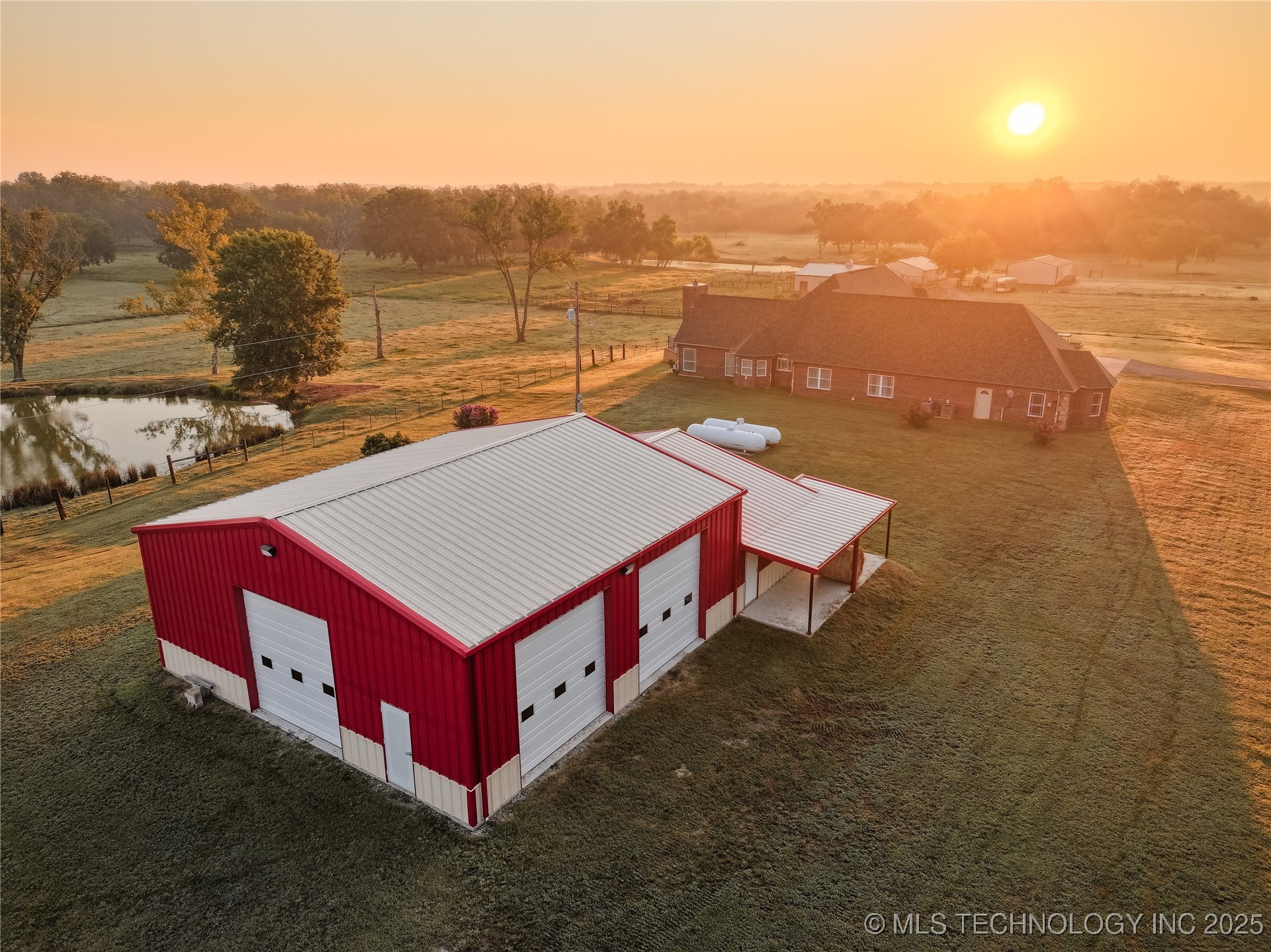 Henryetta, Oklahoma, 74437, United States, 4 Bedrooms Bedrooms, ,4 BathroomsBathrooms,Residential,For Sale,1927120