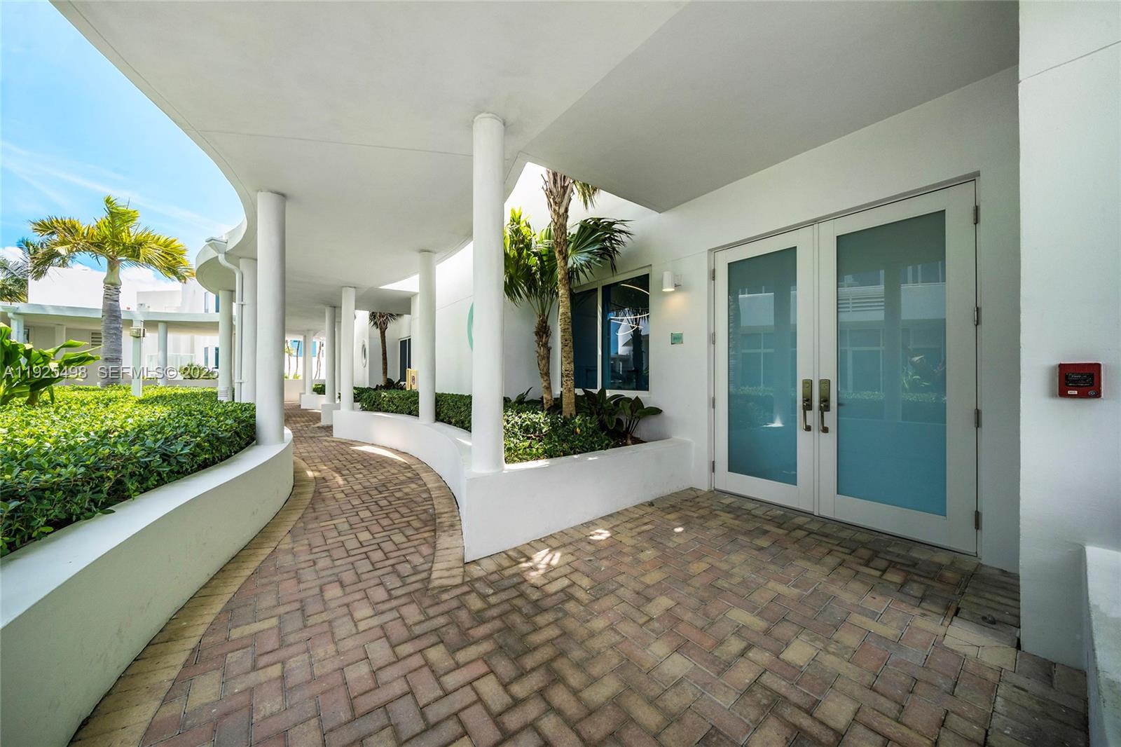 Miami Beach, Florida, 33139, United States, 3 Bedrooms Bedrooms, ,4 BathroomsBathrooms,Residential,For Sale,2003256