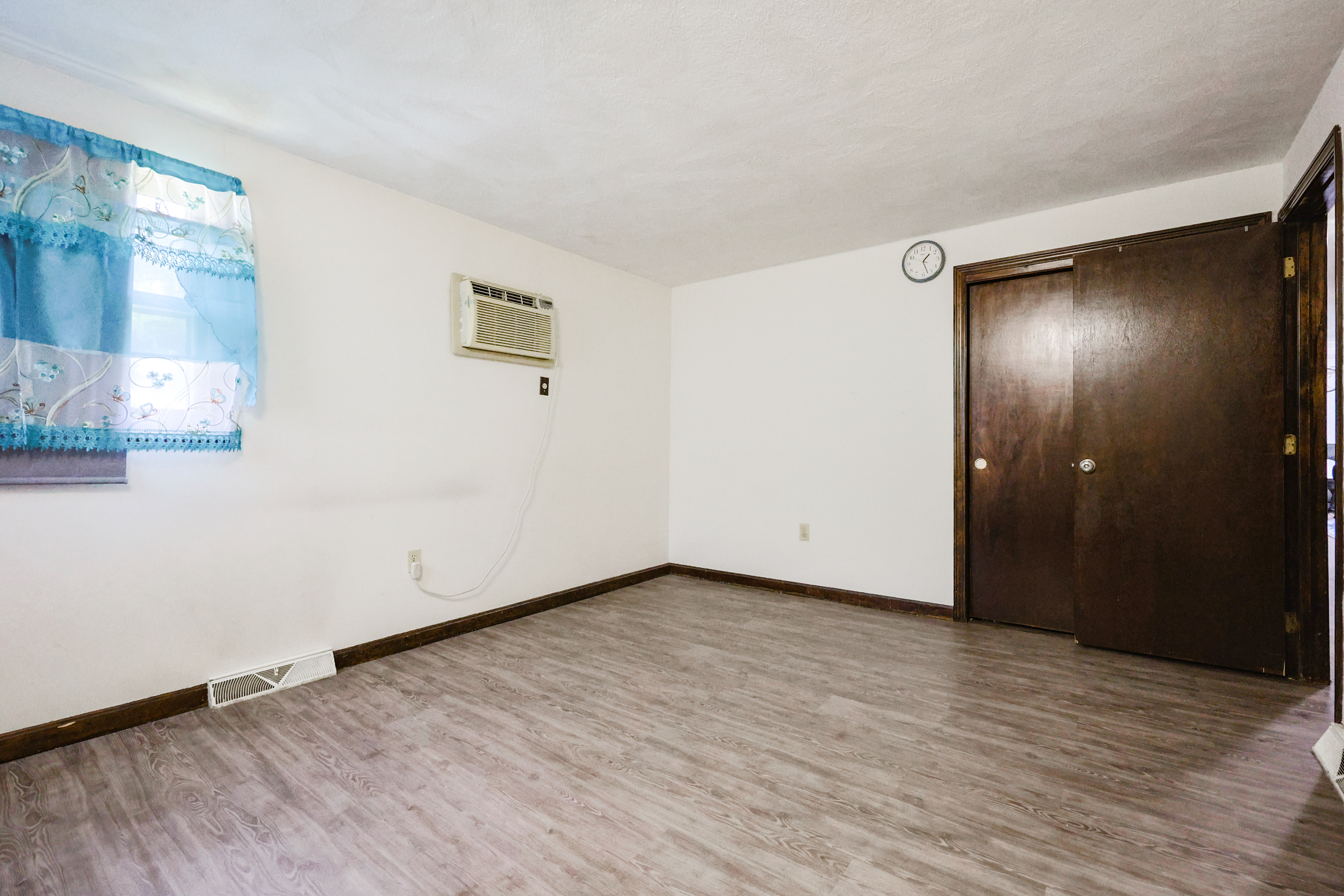 Burlington, Massachusetts, 01803, United States, 3 Bedrooms Bedrooms, ,1 BathroomBathrooms,Residential,For Sale,1906310