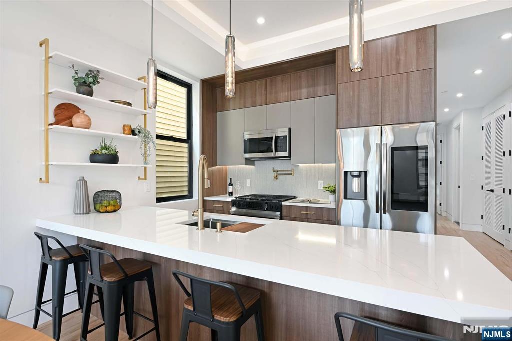 Jersey City, New Jersey, 07305, United States, 3 Bedrooms Bedrooms, ,2 BathroomsBathrooms,Residential,For Sale,1907522