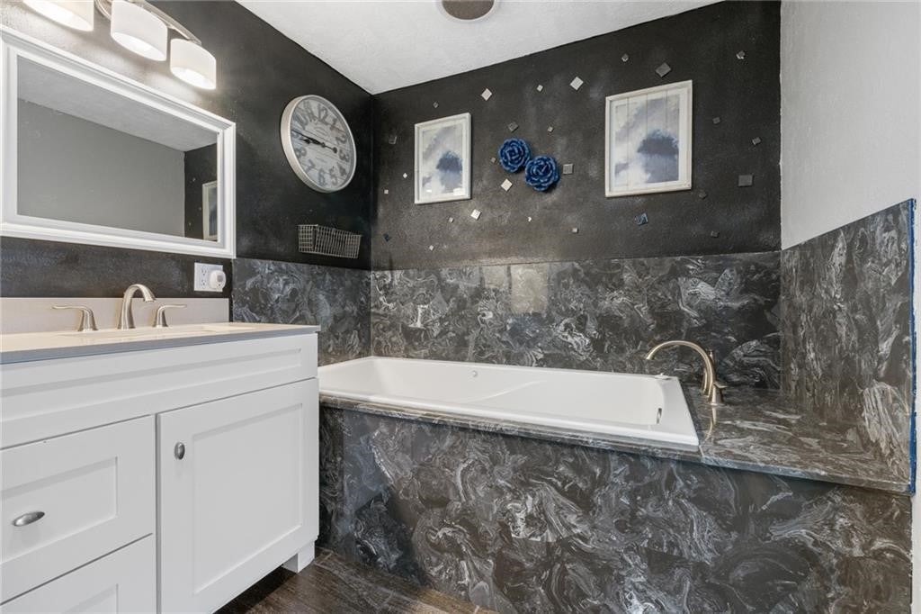 Harrison, Arkansas, 72601, United States, 4 Bedrooms Bedrooms, ,4 BathroomsBathrooms,Residential,For Sale,1993048