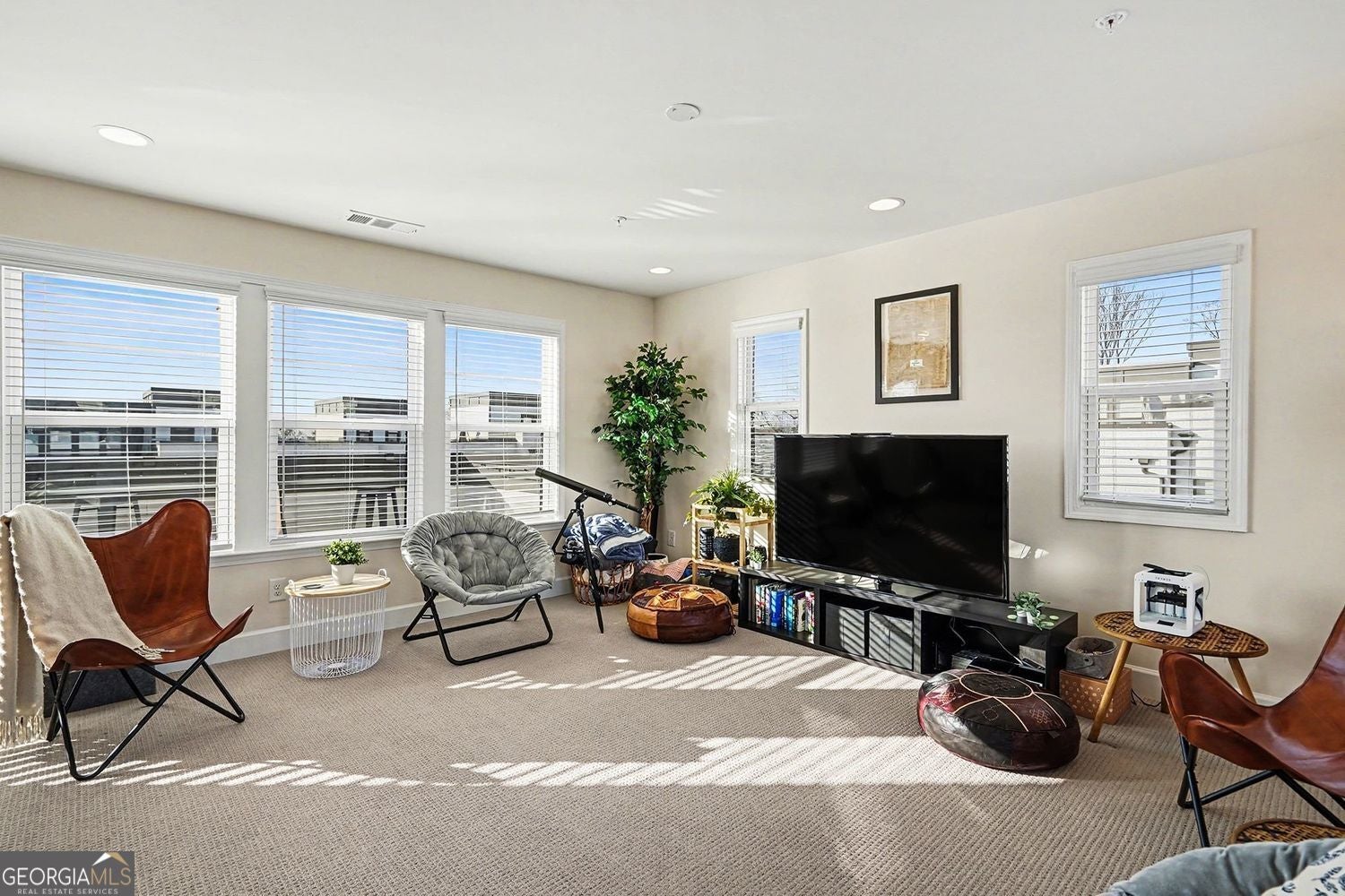 Smyrna, Georgia, 30080, United States, 4 Bedrooms Bedrooms, ,5 BathroomsBathrooms,Residential,For Sale,2013139