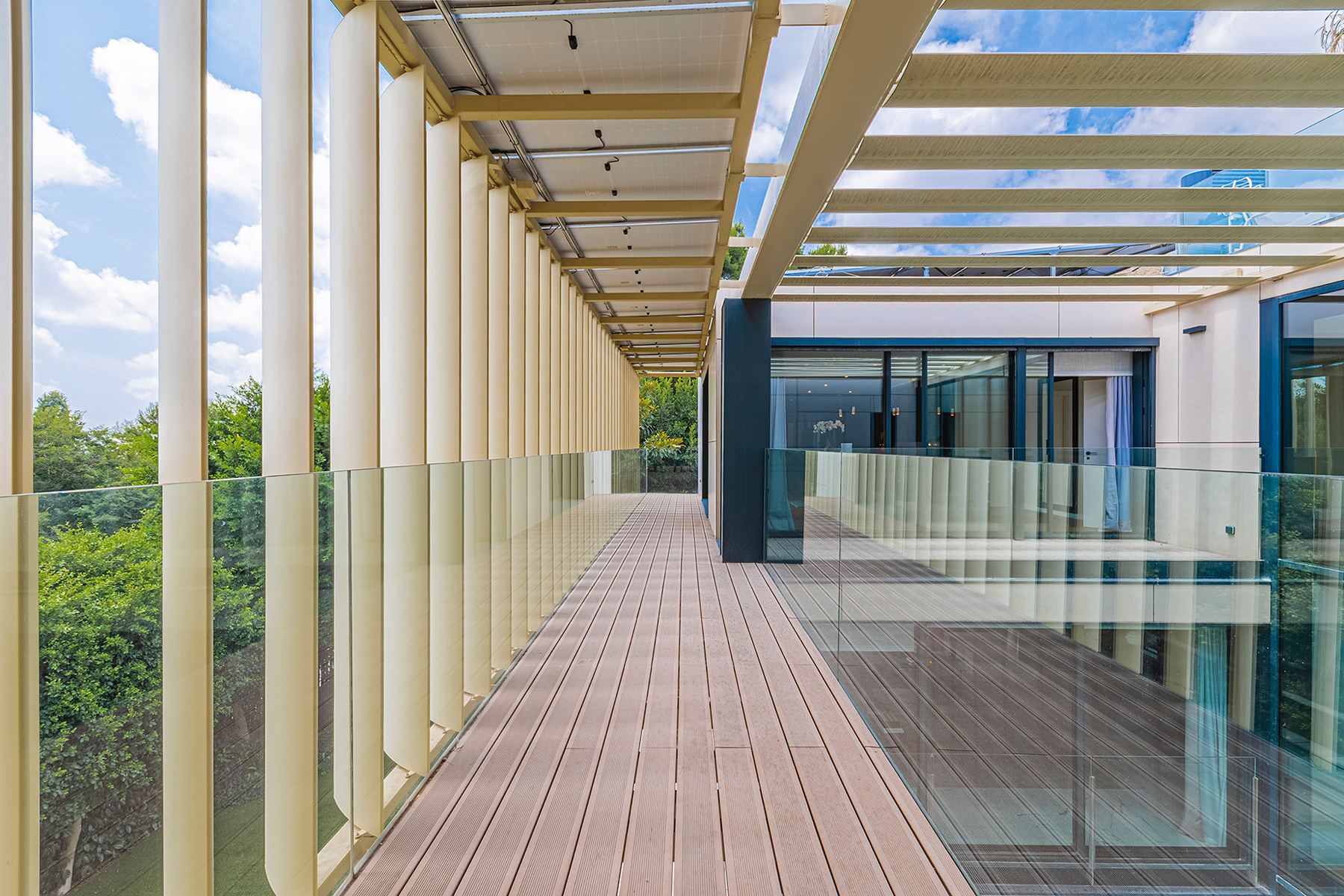  Luxury contemporary villa with pool, garden, and top energy efficiency - 物件實景