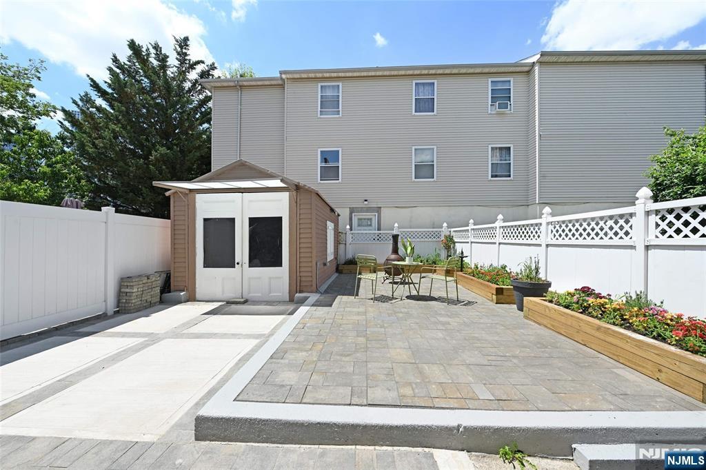 Jersey City, New Jersey, 07306, United States, 9 Bedrooms Bedrooms, ,6 BathroomsBathrooms,Residential,For Sale,1926264