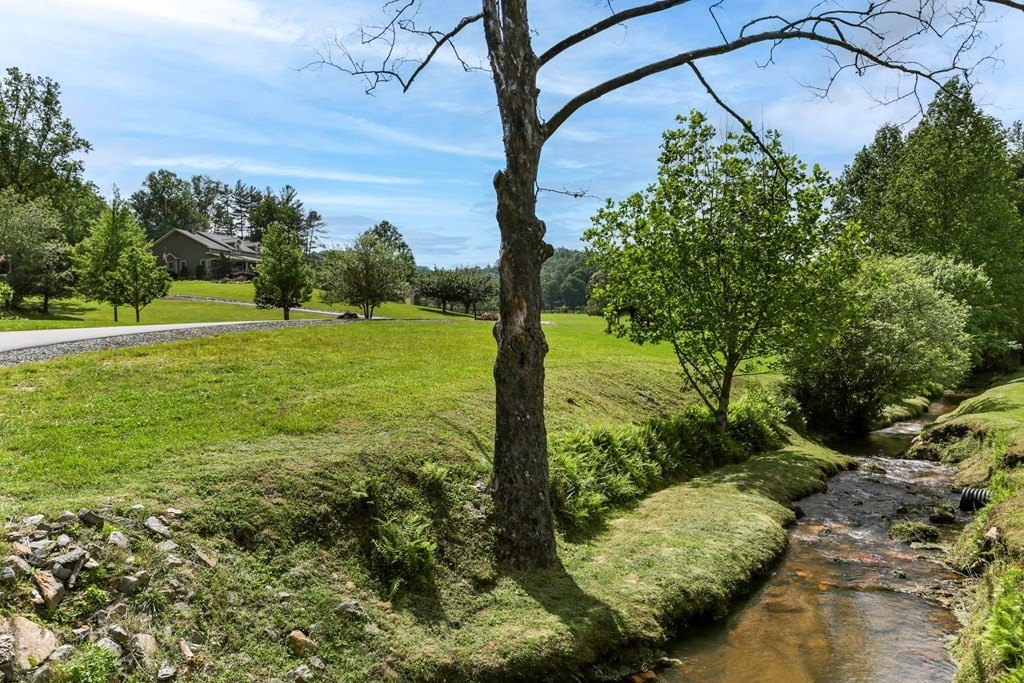 Hayesville, North Carolina, 28904, United States, 4 Bedrooms Bedrooms, ,4 BathroomsBathrooms,Residential,For Sale,1879650
