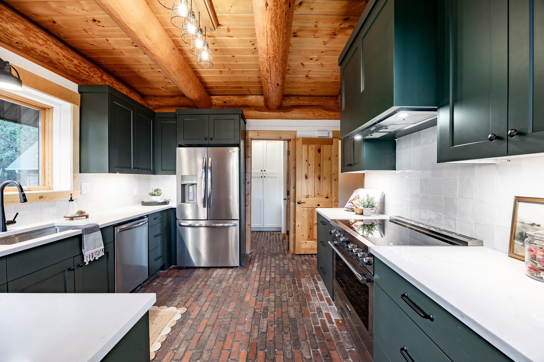  Refined Mountain Home on 1.27 Acres Near Snowbasin - 物件實景