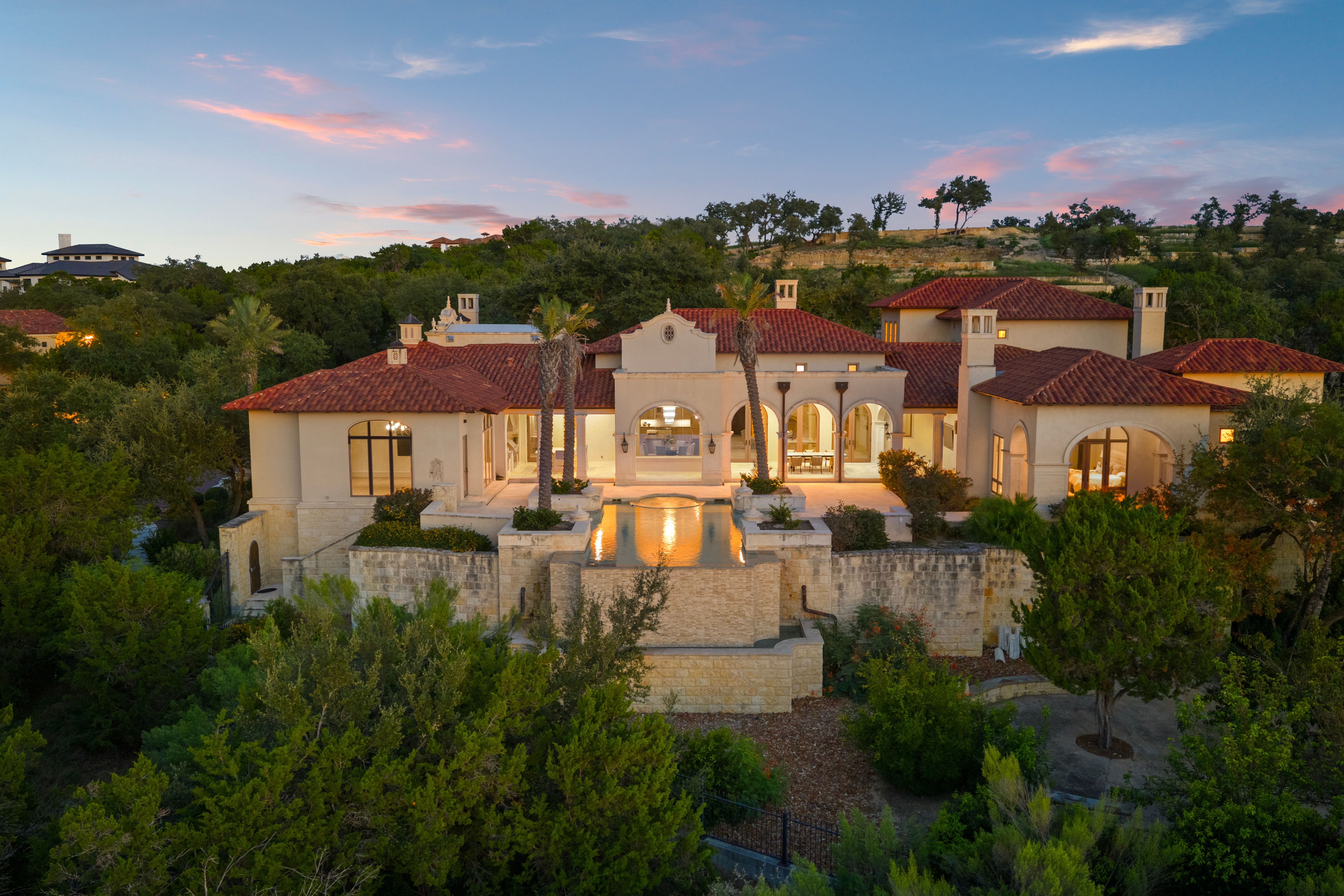  Mediterranean Style Estate in The Dominion - 物件實景