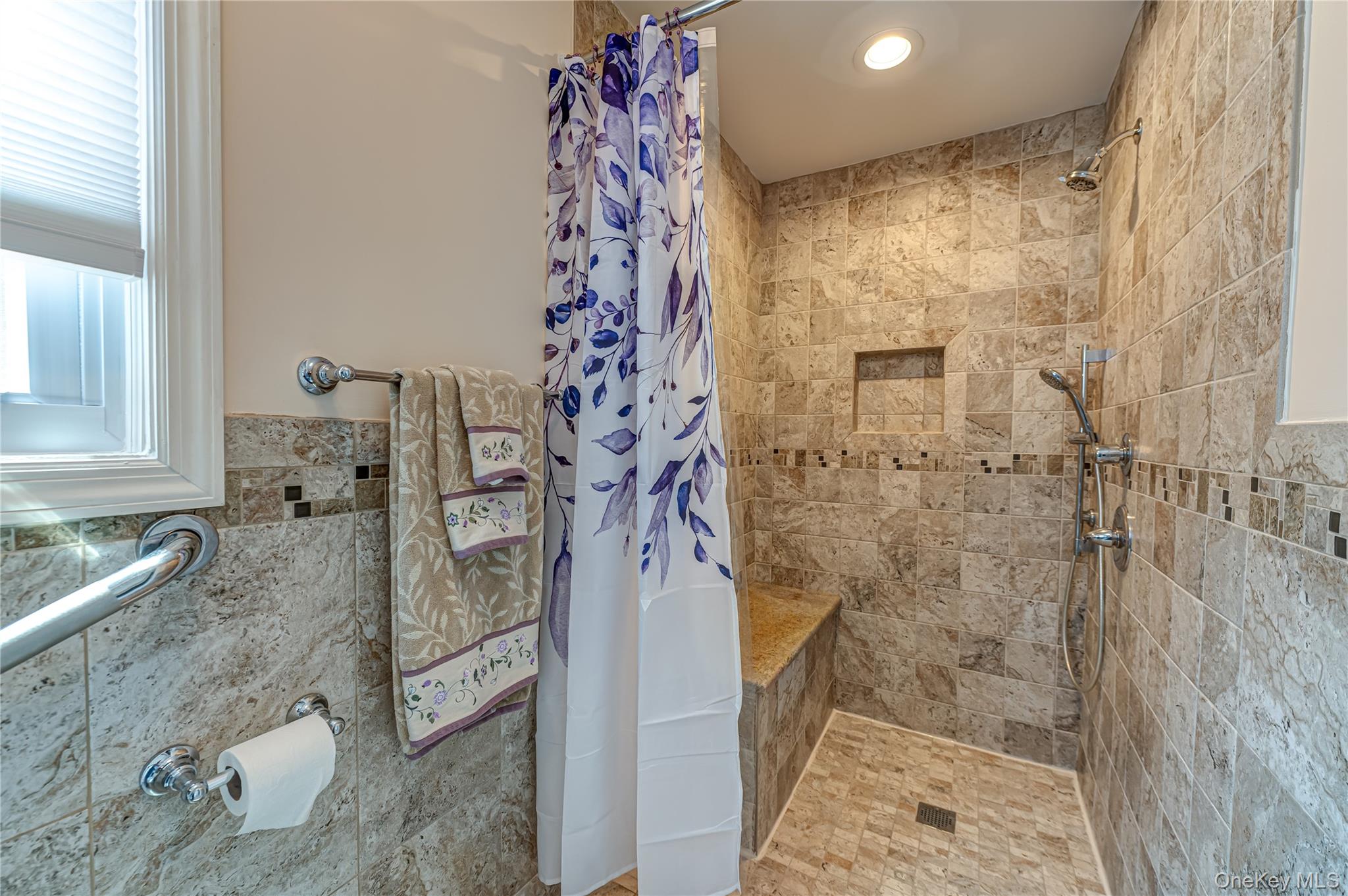  16 Sussex Lane, Lake Grove, NY, 11755 - 物件實景
